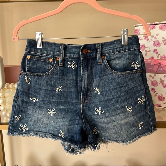 Madewell Pants - Madewell High-Rise Floral Embroidered Jean Shorts Size 26
